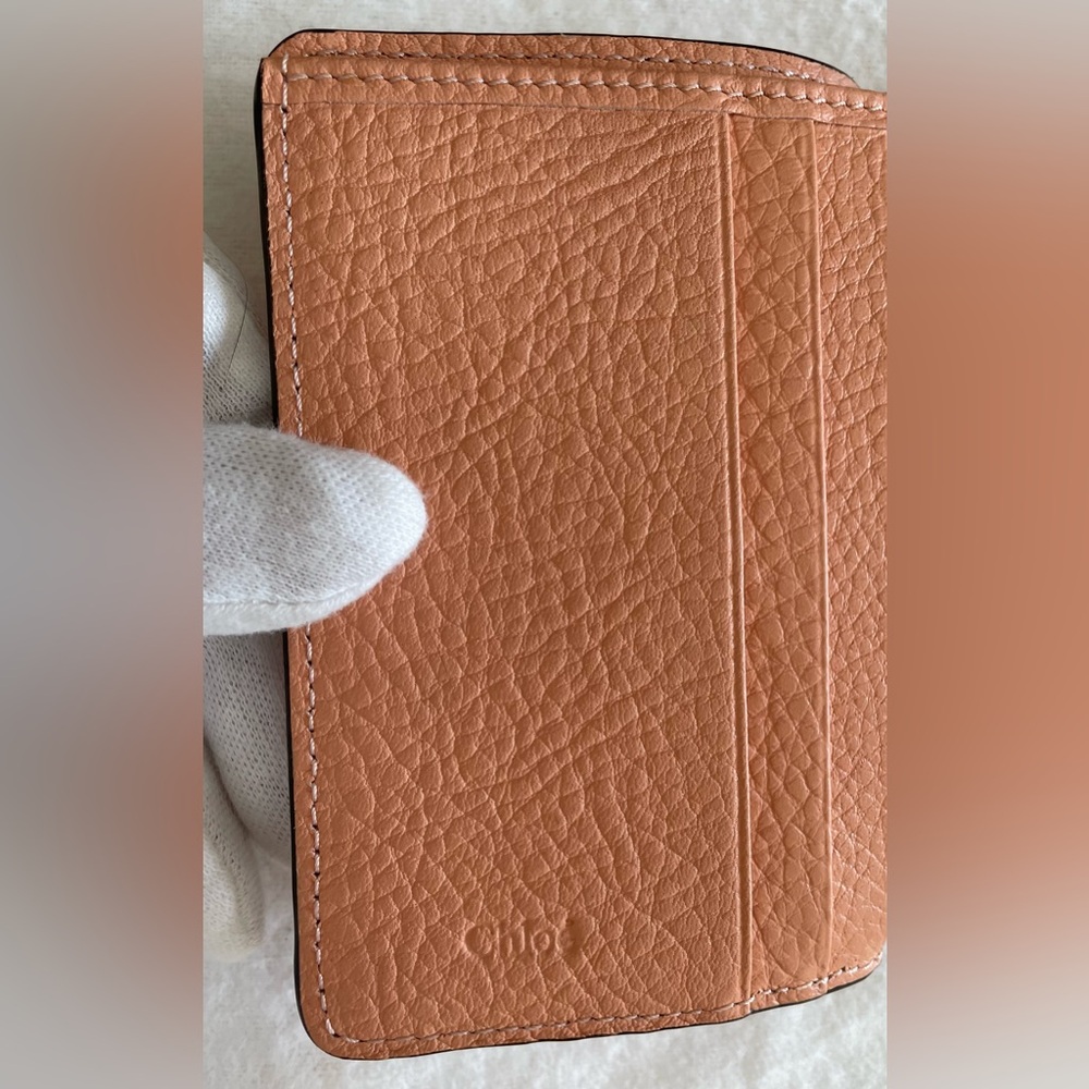 Chloé Authentic Vintage Peach Leather Compact Wallet with Gold Charms - Picture 9 of 16